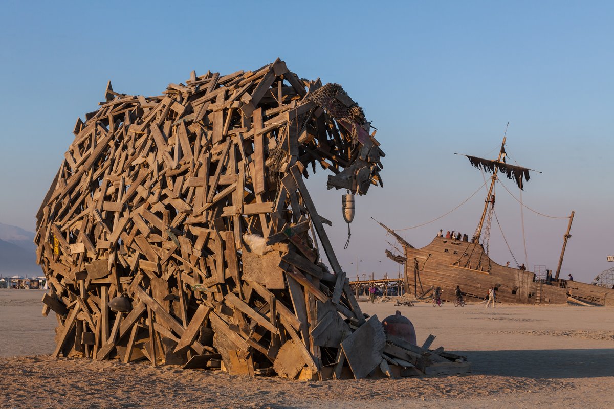 Wave and shipwreck at dawn.