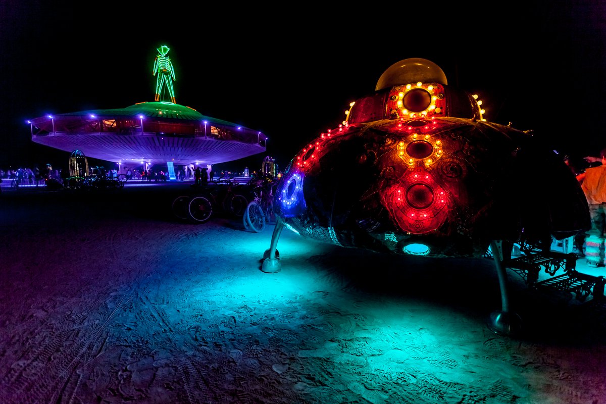 UFO Landing At The Man