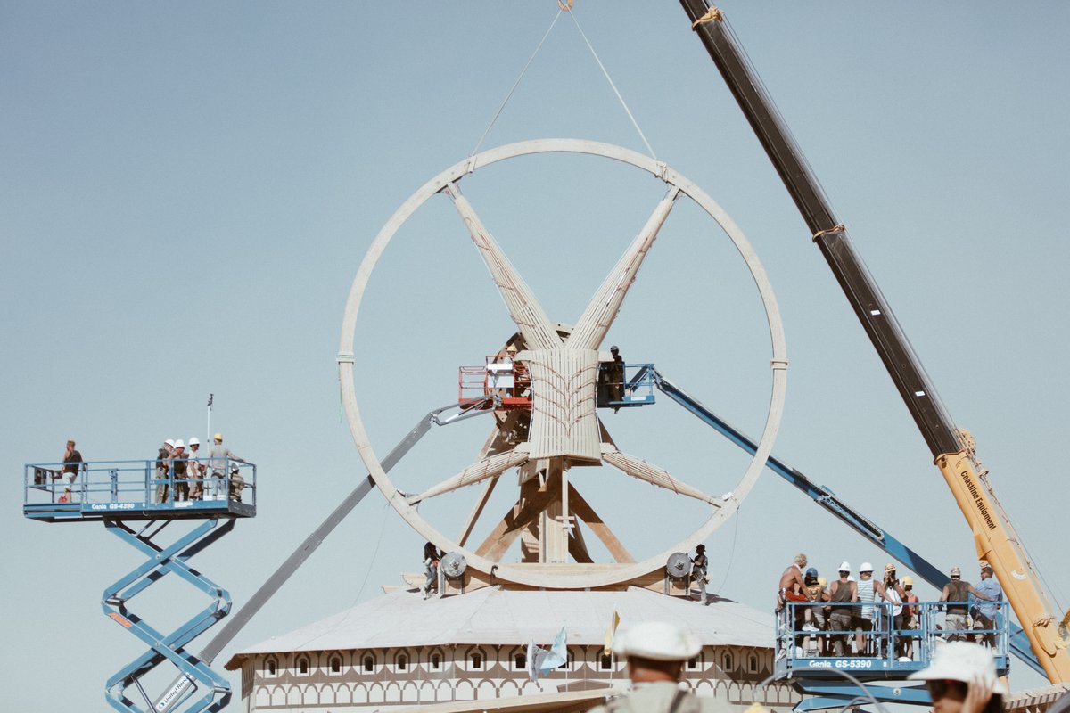 Crowd Gathered To Watch The Lift And Mounting The Man