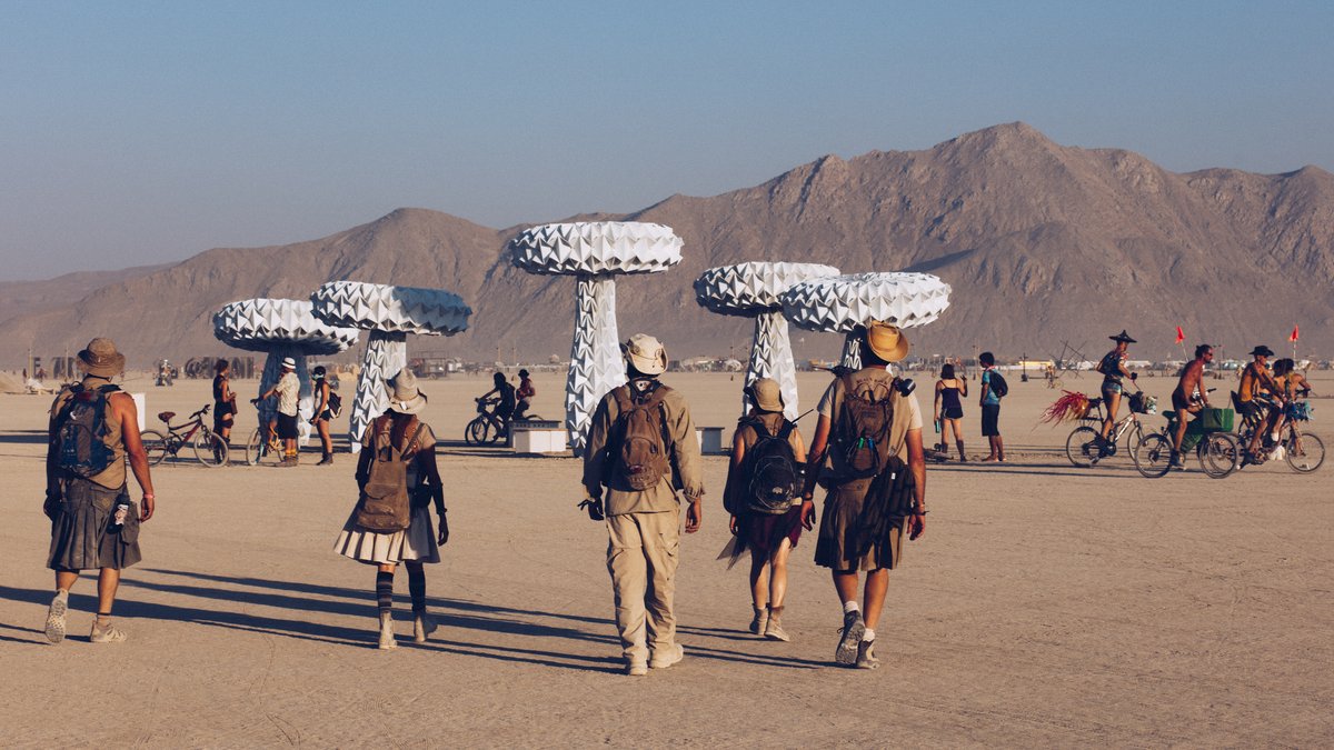 I thought these Rangers kind of mimicked this art piece.