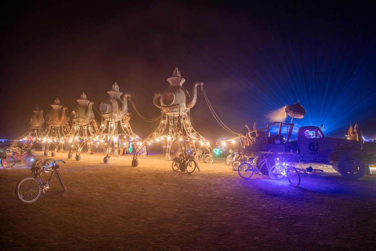 Lost Tea Party In The Lights