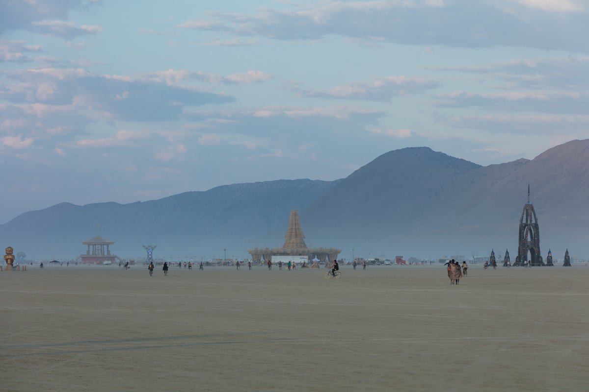 Man Ilumina Temple Flower Tower