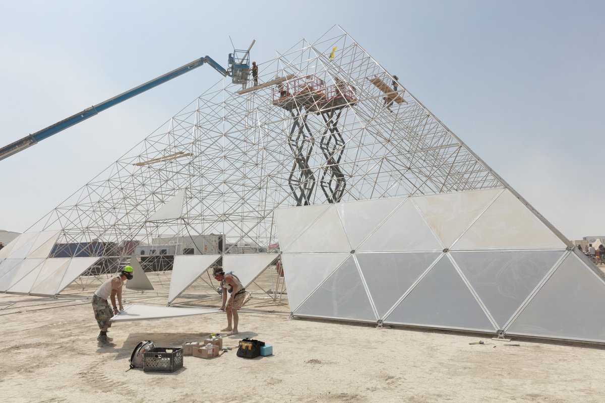 Building the pyramid on the esplanade.
