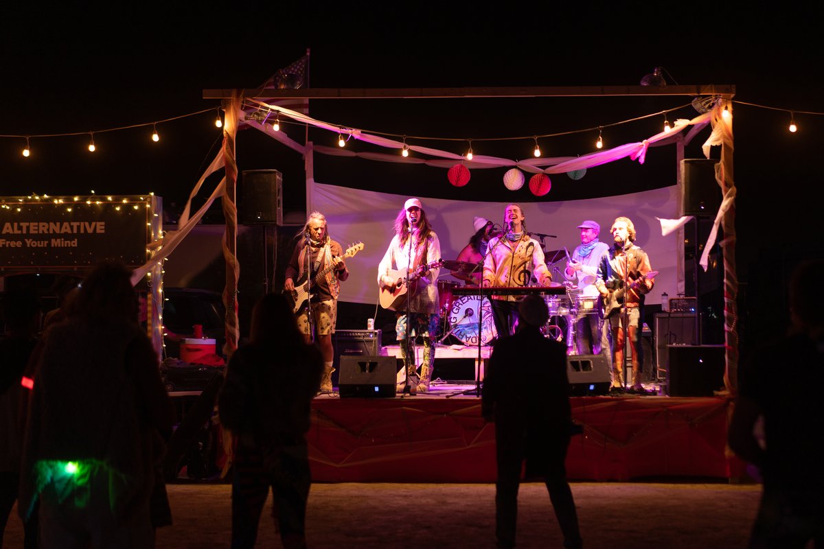 Shout out to these guys for playing live music seemingly every night. So nice to have something other than the usal oontz oontz oontz out there. Don't get me wrong I love me some oontz oontz oontz but different kids of music is a win! (I'm guessing the name is Daring Greatly based on the drum...)