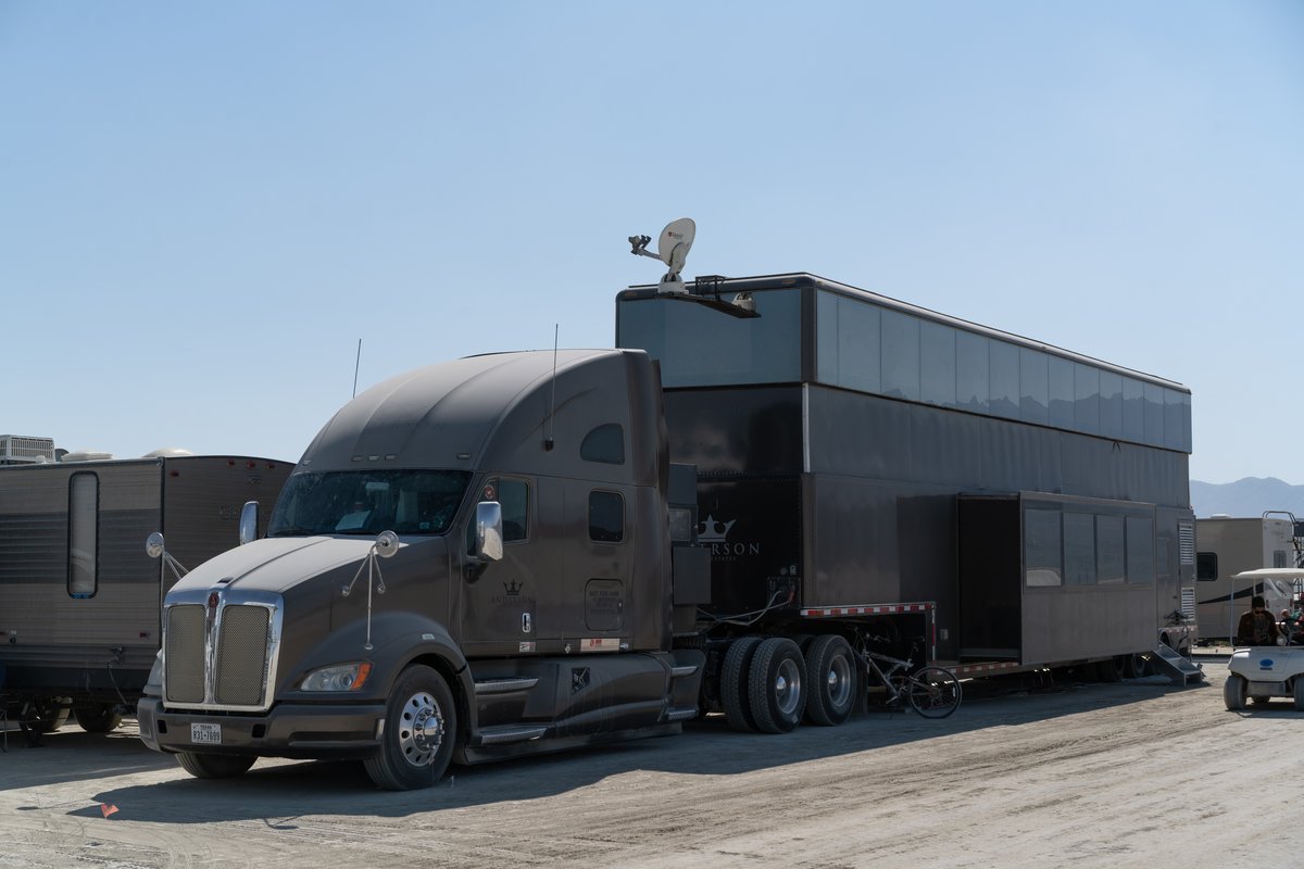 Look at this rig! Crazy.