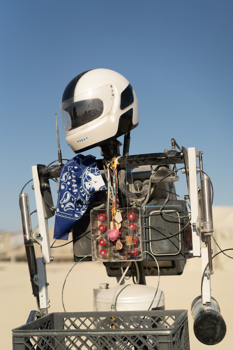 Hotshot The Robot was unquestionably one of my favorite things at Burning Man 2018. It's head moves around, it talks to you, and it moves around interacting with Burners and other robots! URL: http://hotshottherobot.com/