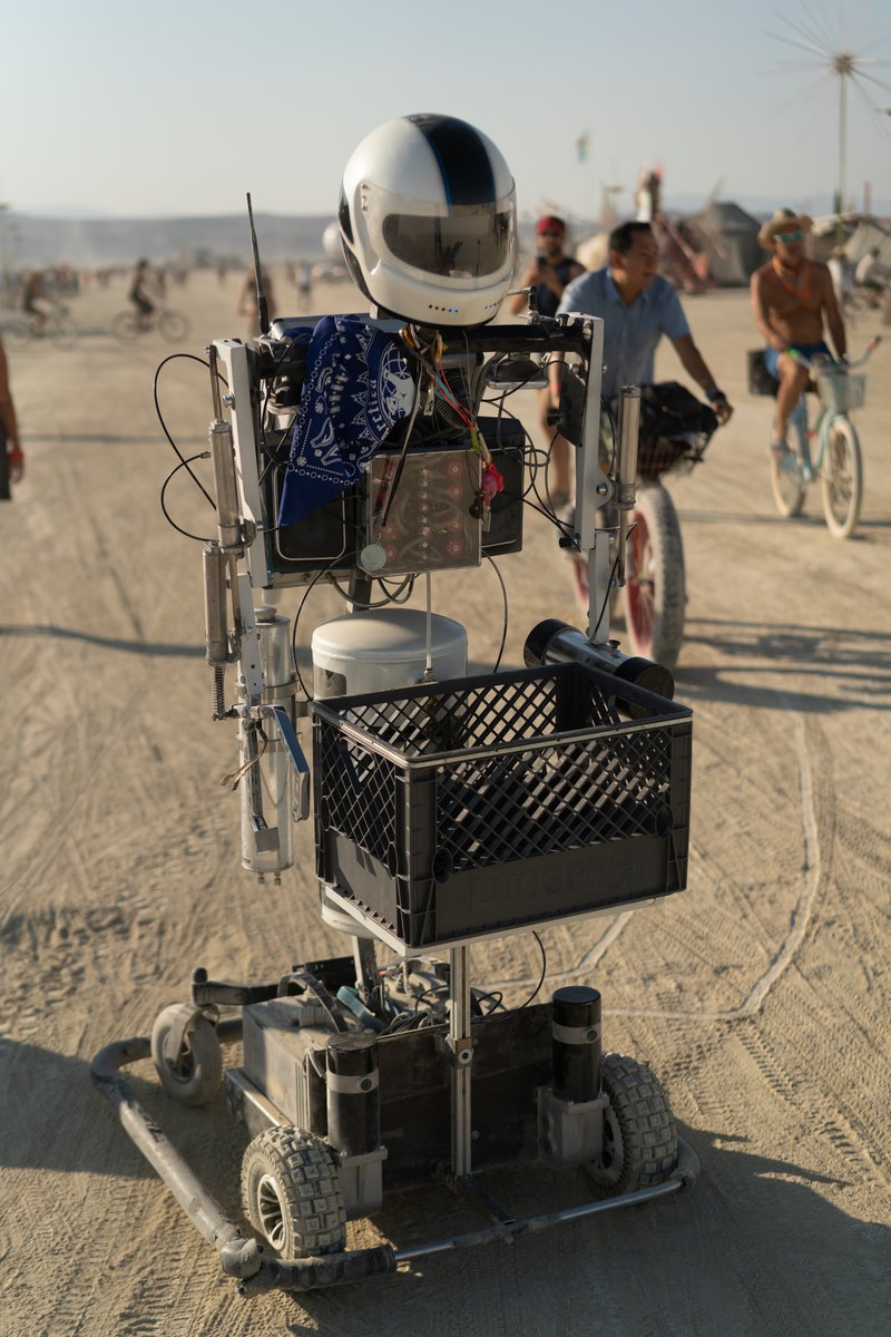 Hotshot The Robot was unquestionably one of my favorite things at Burning Man 2018. It's head moves around, it talks to you, and it moves around interacting with Burners and other robots! URL: http://hotshottherobot.com/