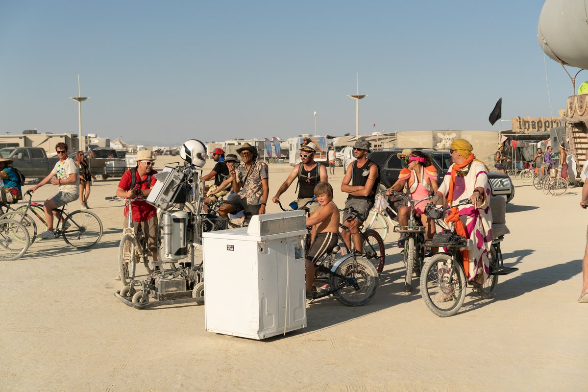 Hotshot The Robot was unquestionably one of my favorite things at Burning Man 2018. It's head moves around, it talks to you, and it moves around interacting with Burners and other robots! In this scene one robot was trash talking the other. URL: http://hotshottherobot.com/