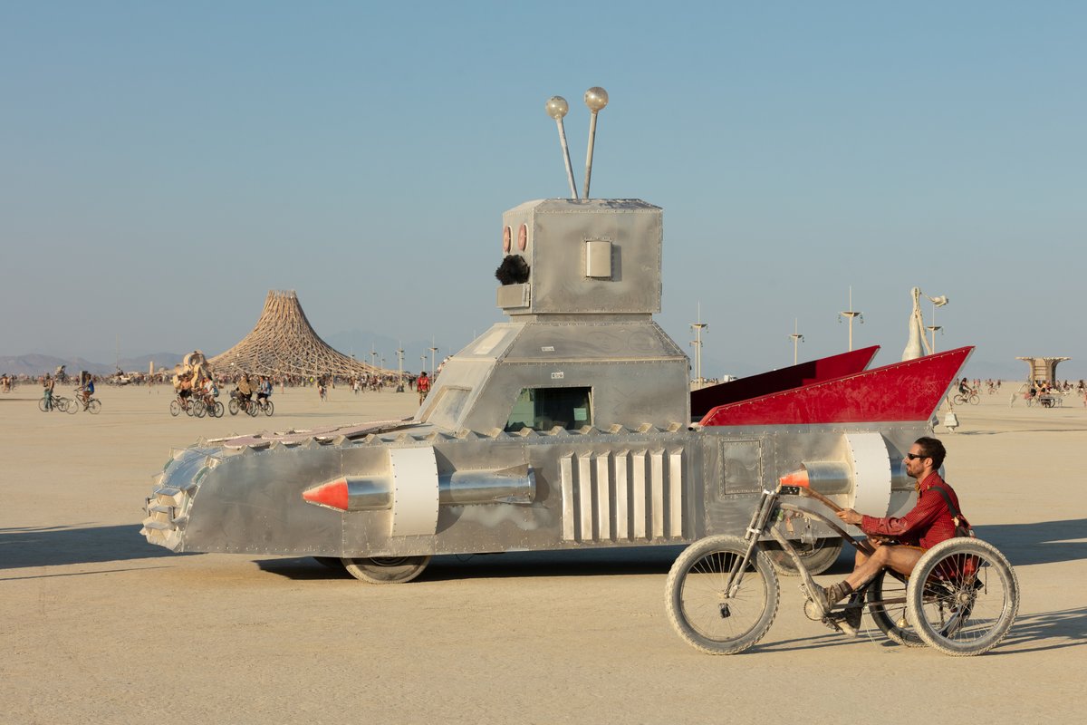 Burners are so creative and intelligent. Have you ever seen a boat style rudder as a handlebar for a bike? I certainly haven't. Super great idea for a trike.
