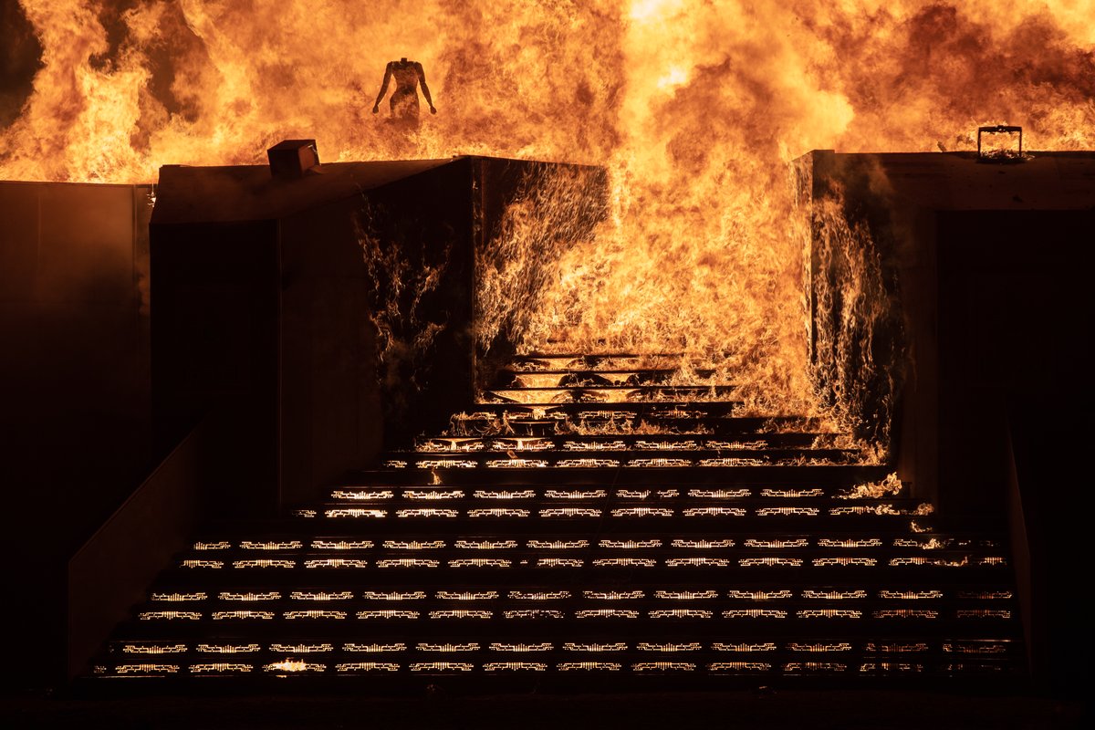 I'm glad I could hide behind my camera. It was incredibly hot at this moment. Ouch.