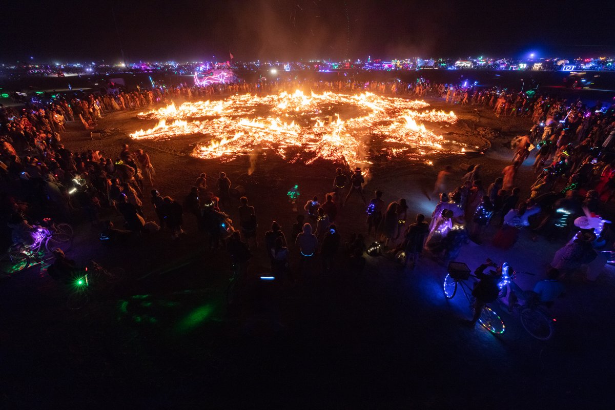 The flames formed an interesting shape.
