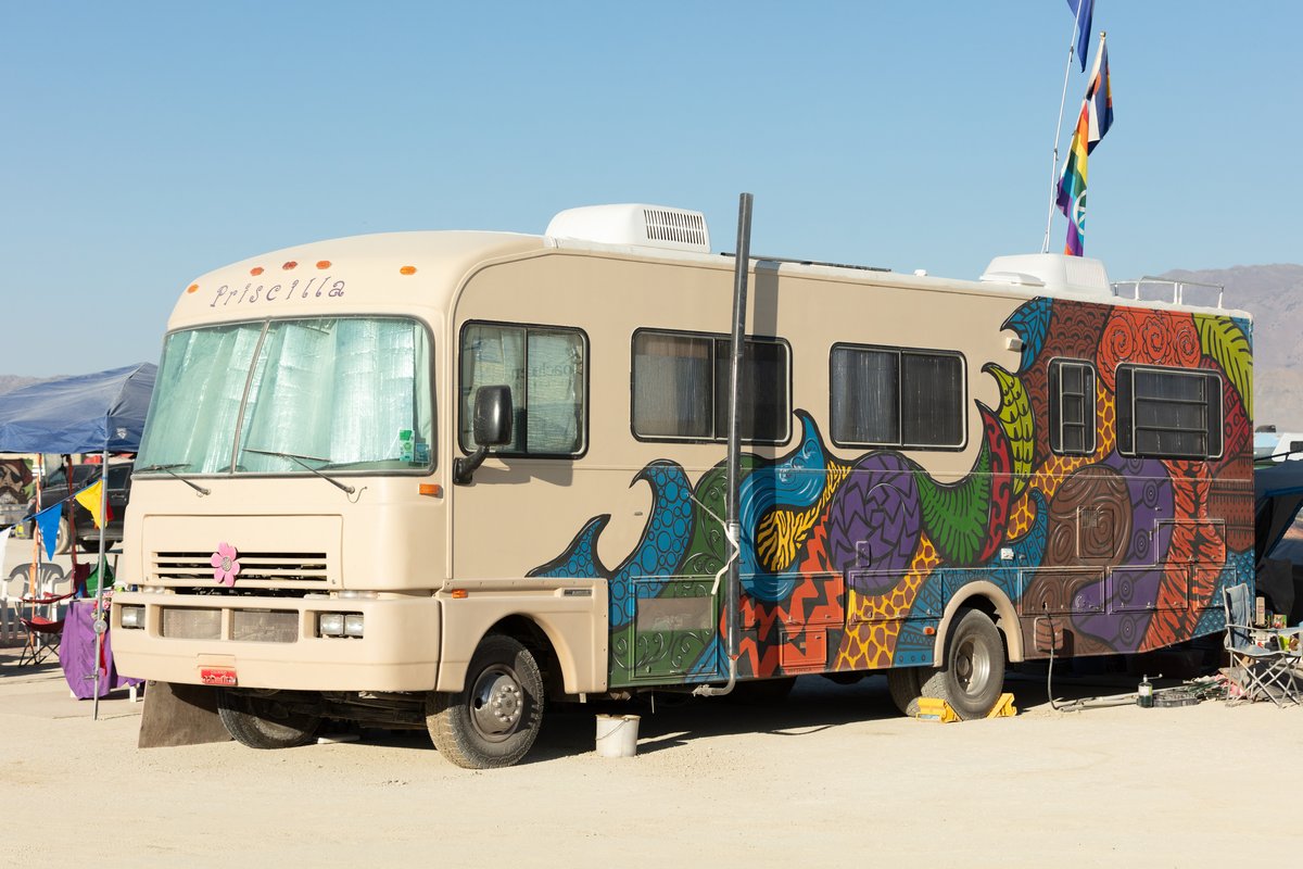 Nice paint job and the generator exhaust pipe is much appreciated!