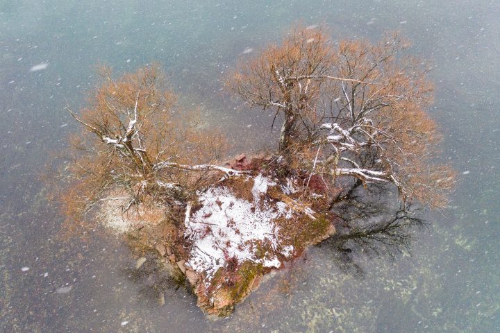 Snow at Niddery Islands