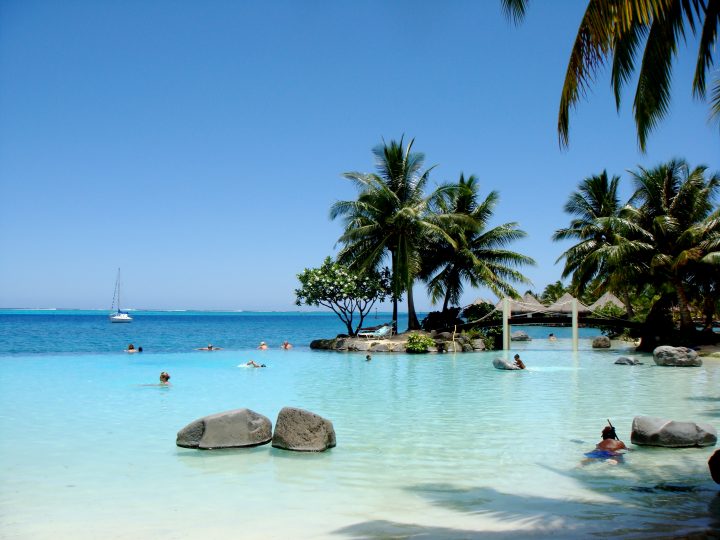 Bora Bora Infinity Beach Pool