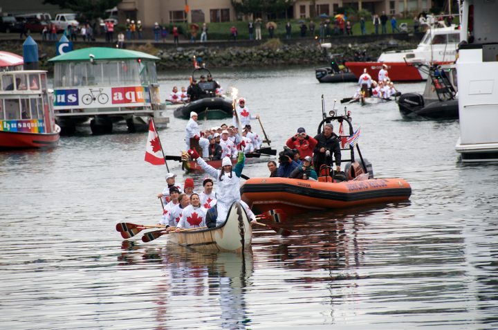 Traditional Canoe Arrives with Torch at Yaletown