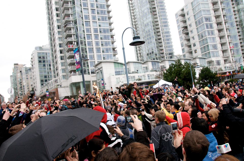 Crowd at Yaletown for Torch Arrival