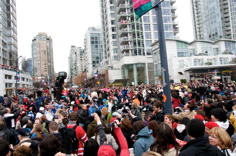 Crowd at Yaletown for Torch Arrival