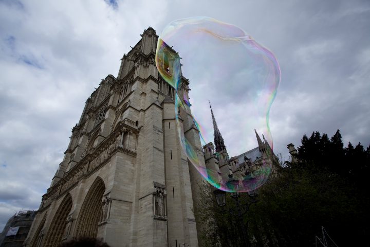 Bubble and Cathédrale Notre Dame