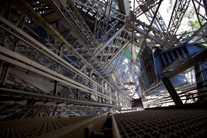 The Inner Structure of the Eiffel Tower