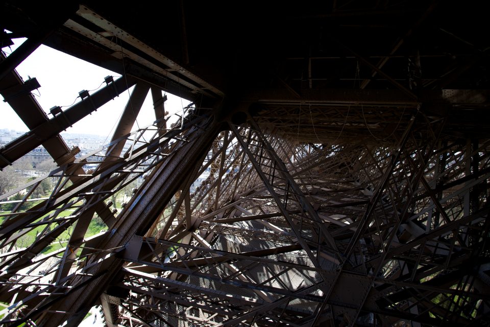 The Inner Structure of the Eiffel Tower