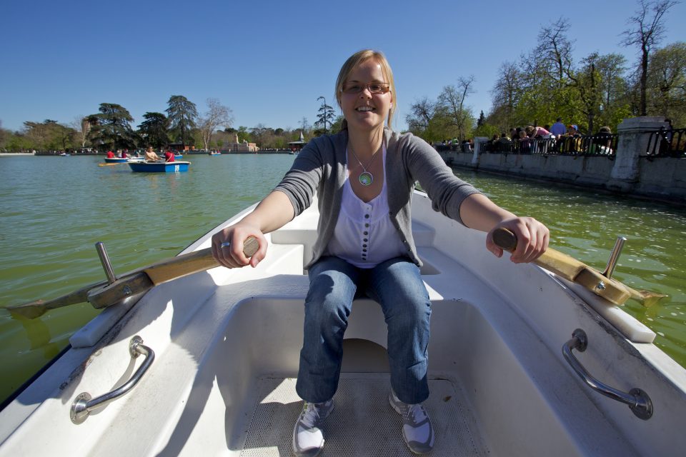 Dorothy Paddling the Boat at Retiro Park