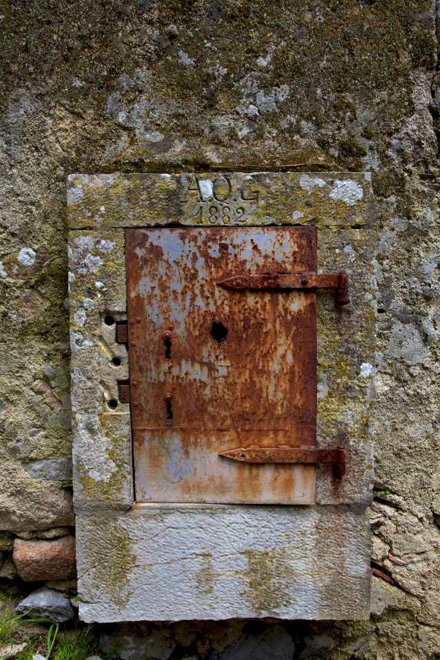 This is an Old Door