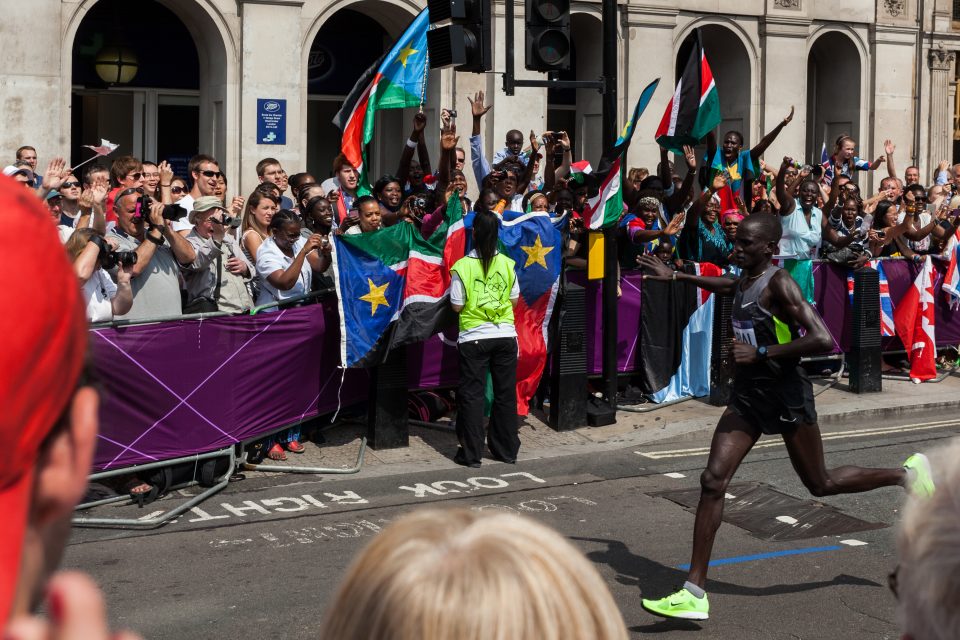Marathoner Acknowledges his Fans London 2012 Olympics 0413