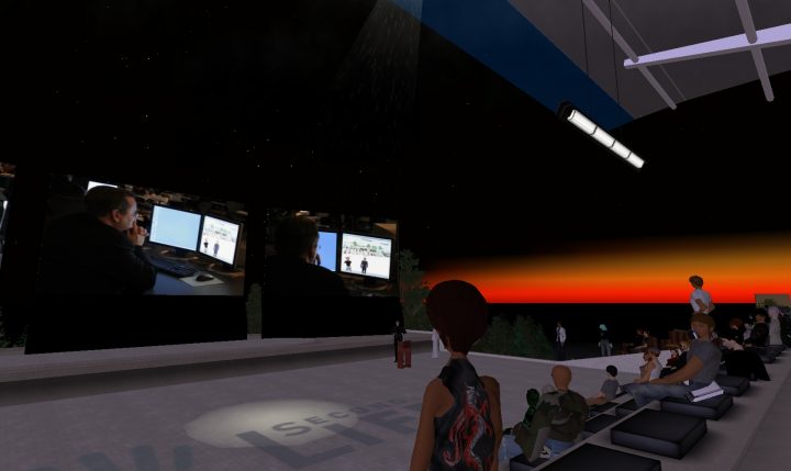 Lawrence Lessig does a virtual book signing in SL