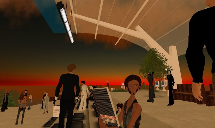 Lawrence Lessig does a virtual book signing in SL