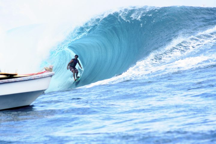 big wave surfing teahupoo