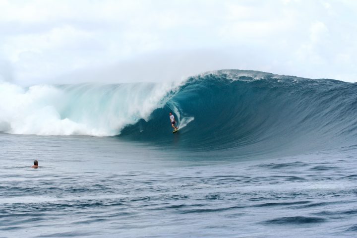 Surfing Teahupoo