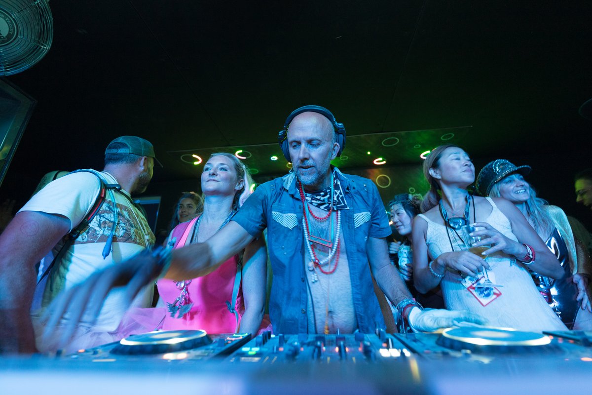 Lee Burridge at DISTRIKT