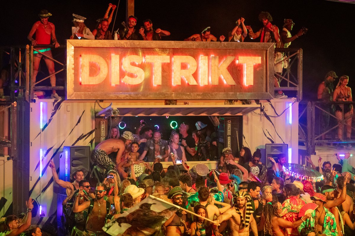 Lee Burridge at DISTRIKT