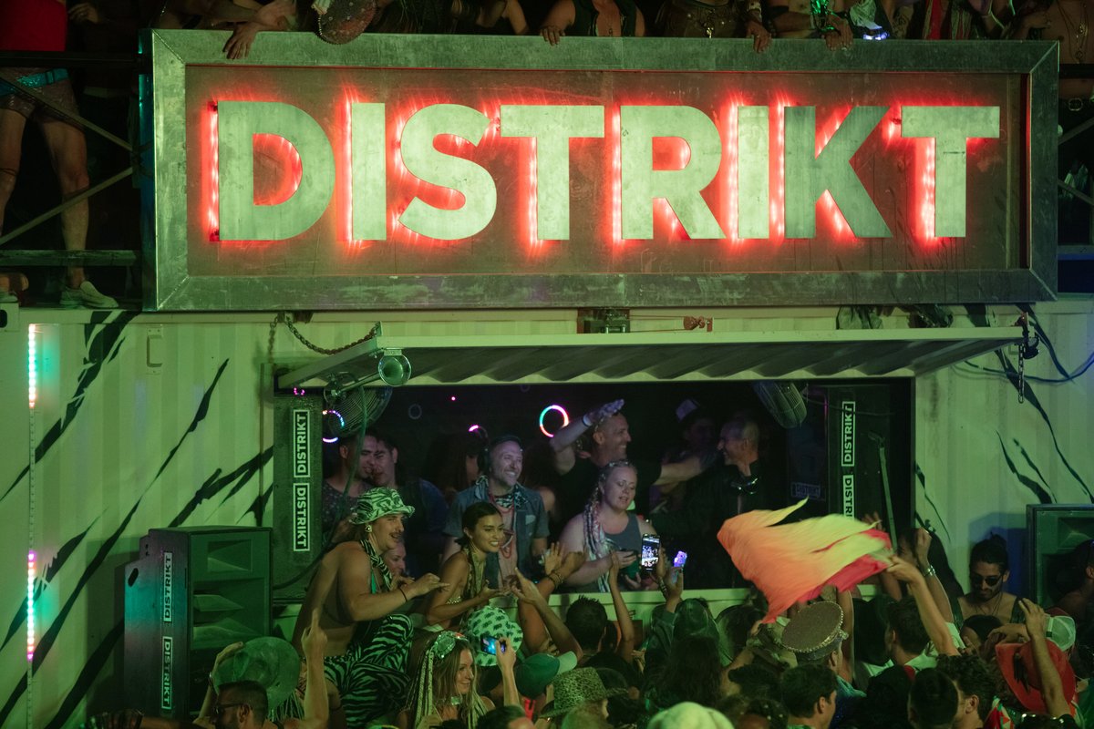 Lee Burridge at DISTRIKT
