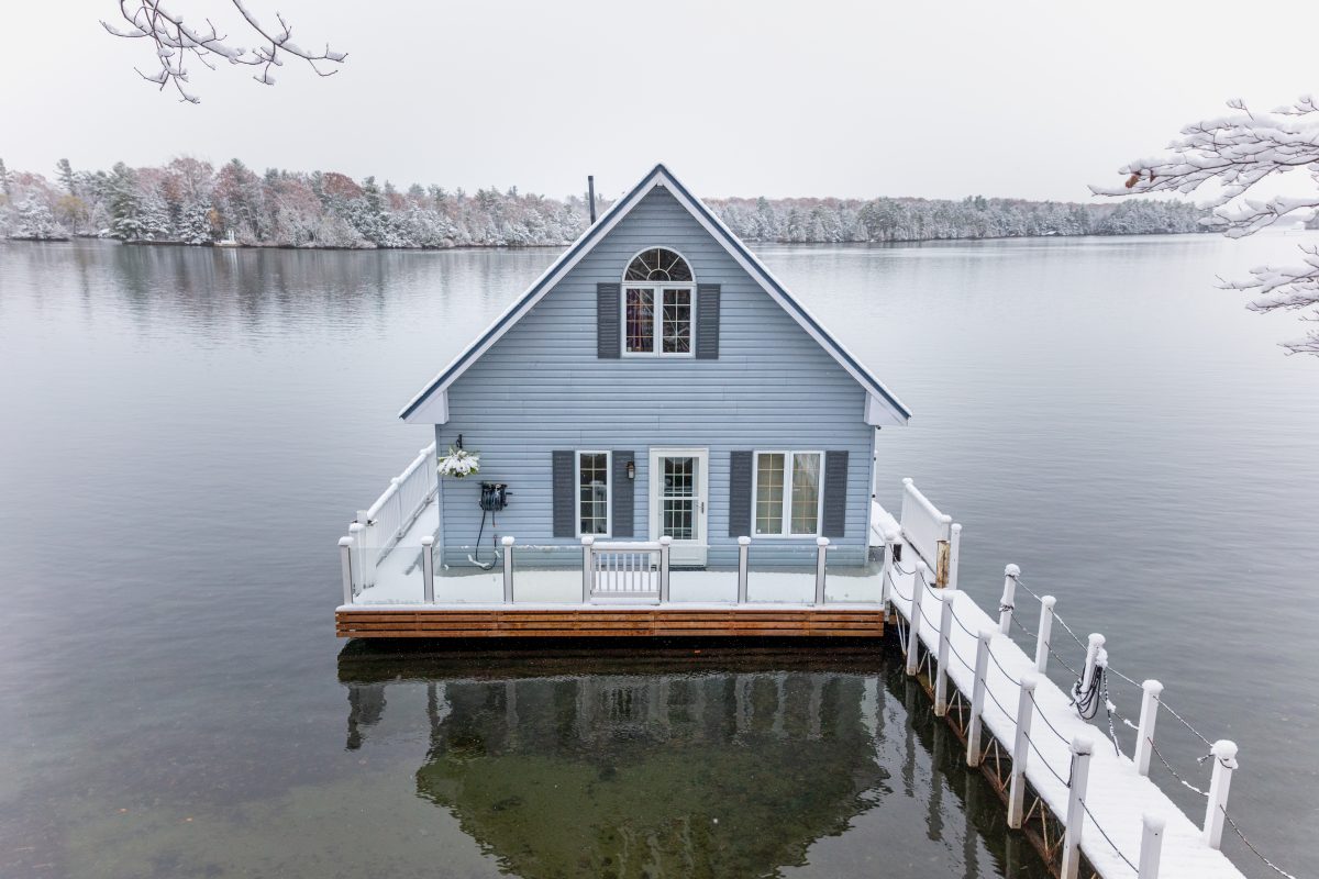 Floating House on The River Duncan.co