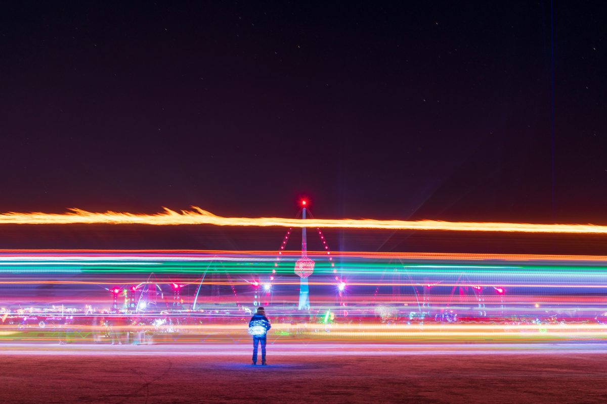 Burner and streaks of light
