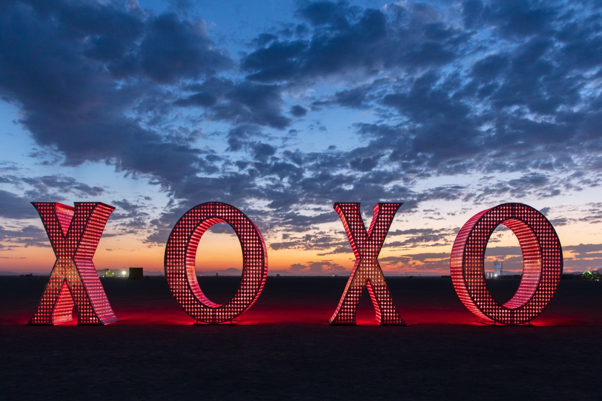 XOXO by: Laura Kimpton and Jeff Schomberg from: Reno, NV year: 2017  XOXO is the latest sculpture created by Laura Kimpton and Jeff Schomberg. Letters written for generations are often signed with XOXO, signifying the sender is sharing hugs and kisses. This Monumental Word sculpture is Laura and ...