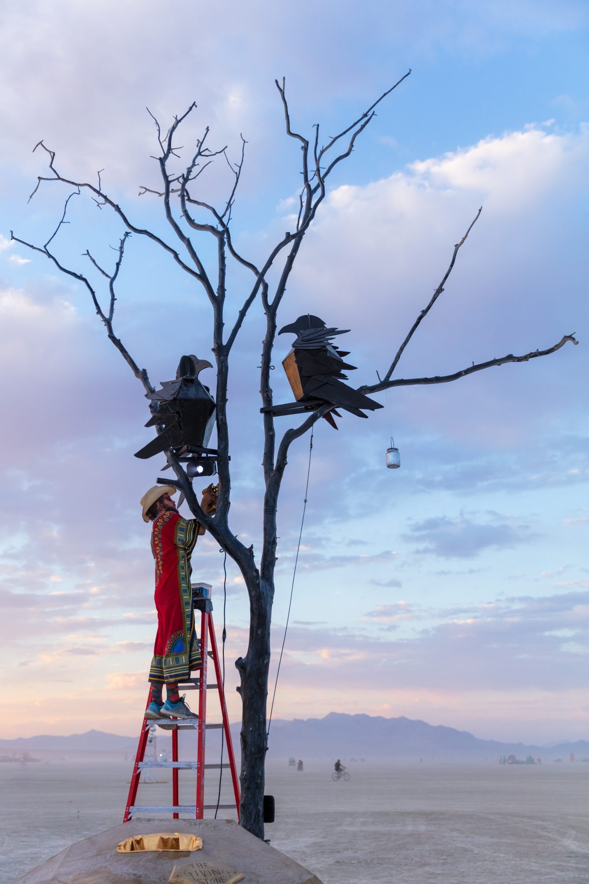 Sysimetsä by: LaynaJoy Rivas & Eva Reiska with The Landing Ravens Art Collective from: Ravens Landing, Clearlake Oaks, CA year: 2017  Beauty lies within the Burnt Forest. Sysimetsä is a memorial for the fires that destroyed Lake County, as well as a beloved art space by the name of Ravens Lan...