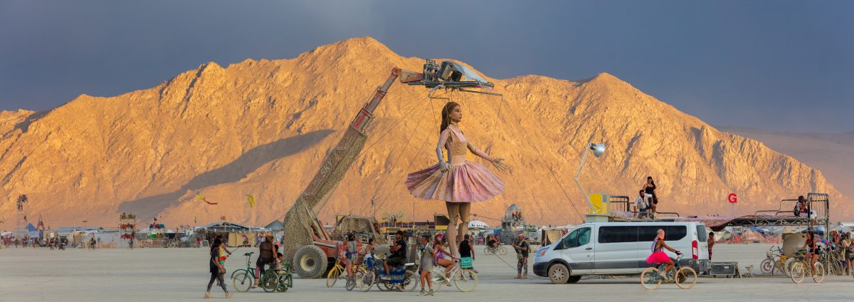 Step Forward by: Miguel Angel Martin Bordera from: Carros de Foc, San Vicente del Raspeig, Alicante, Spain year: 2017  Step Forward transmits the principles of consciousness and neighborly love, increased through Art. Euterpe is a giant teenage girl puppet who walks and talks, interacting with Bu...