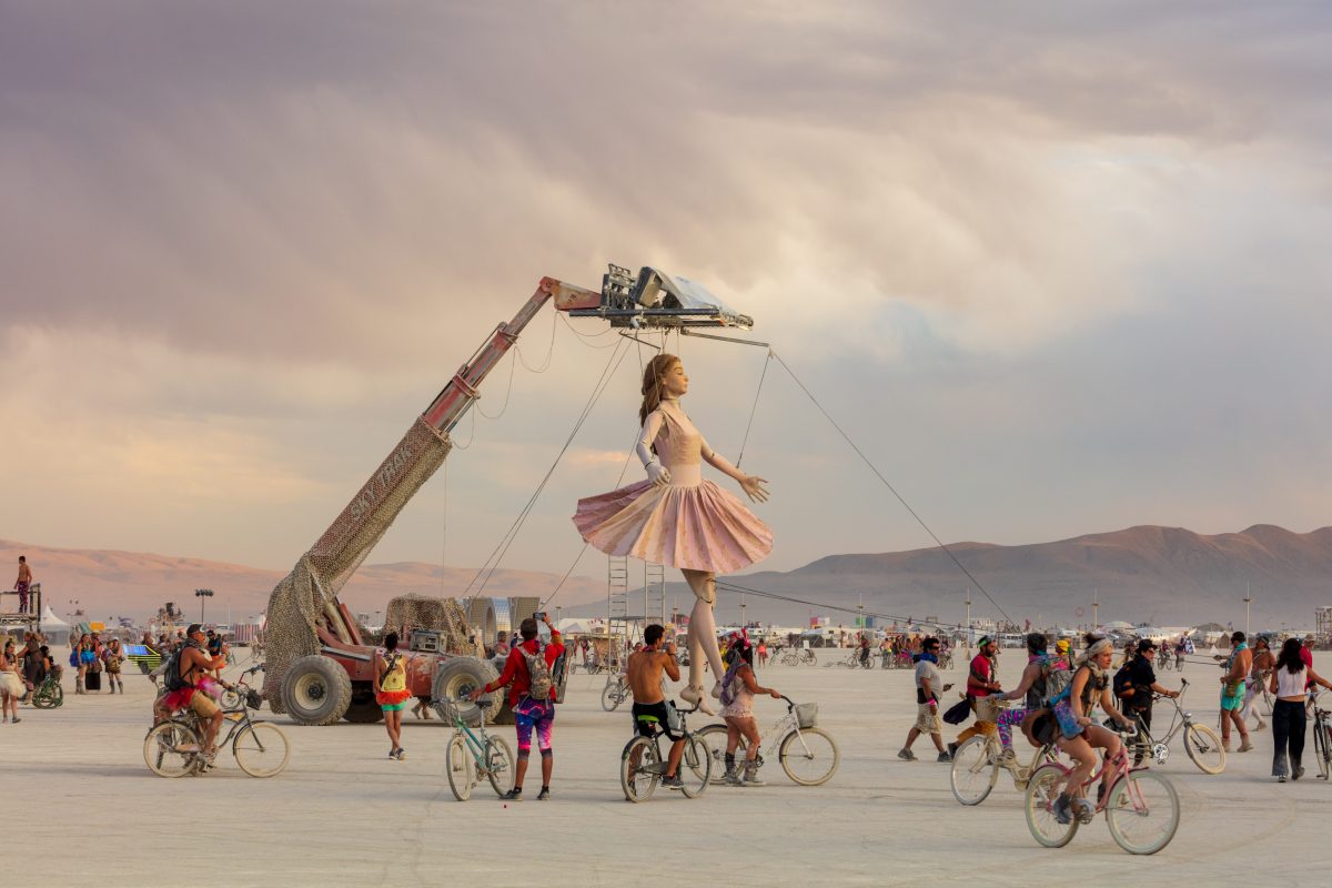 Step Forward by: Miguel Angel Martin Bordera from: Carros de Foc, San Vicente del Raspeig, Alicante, Spain year: 2017  Step Forward transmits the principles of consciousness and neighborly love, increased through Art. Euterpe is a giant teenage girl puppet who walks and talks, interacting with Bu...