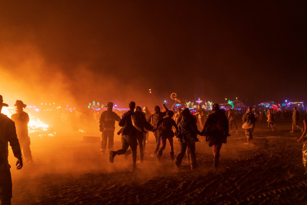 I love it when they release the perimeter and everyone rushes in and circles the fire. The frenetic energy is amazing.