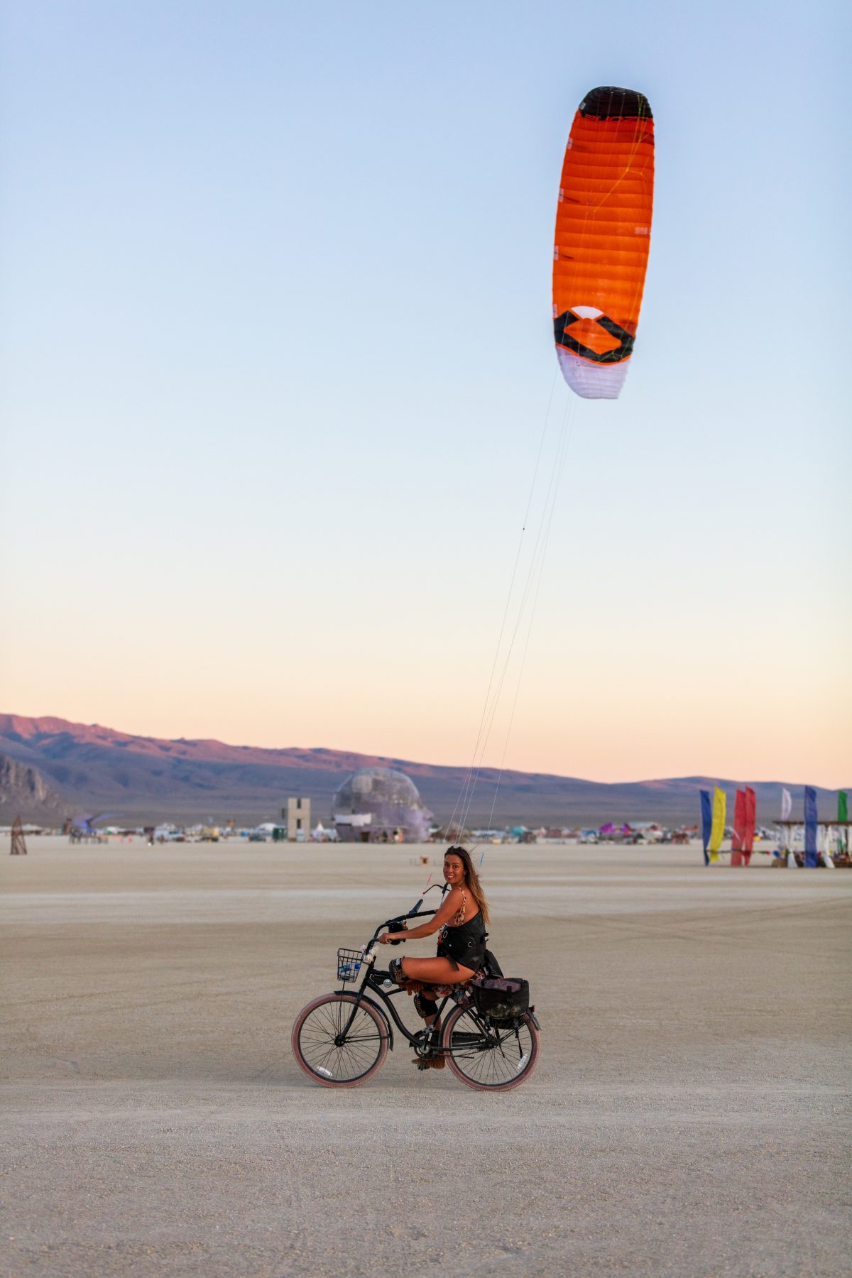 Burner with kite and bike