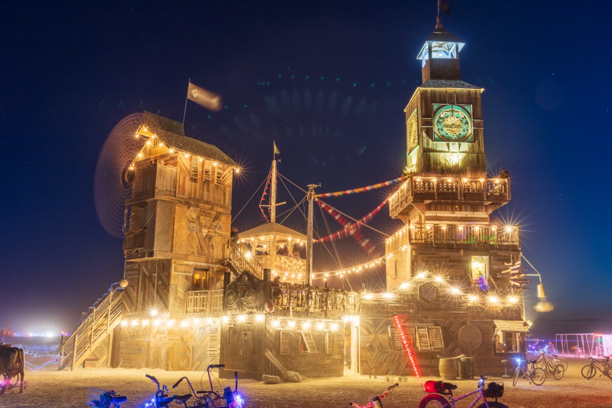 Crazy lens flares at The Folly by: Dave Keane & The Folly Builders from: San Francisco, CA year: 2019 The Folly represents an imaginary shantytown of funky climbable towers and old western storefronts, cobbled together from salvaged and reclaimed lumber from original San Francisco Victorians ...