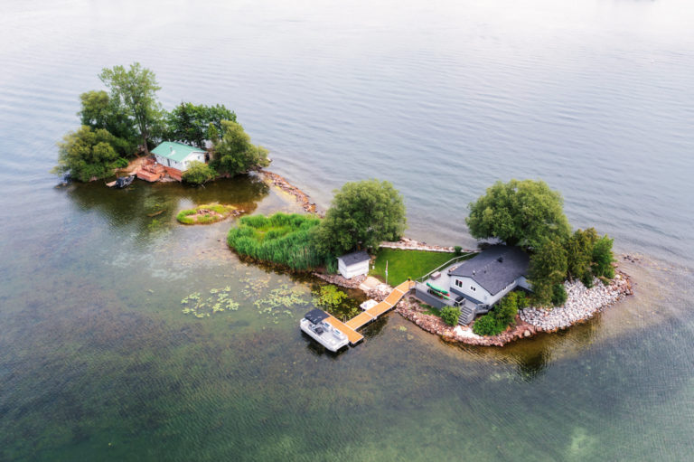 Island Haven: Two Sisters