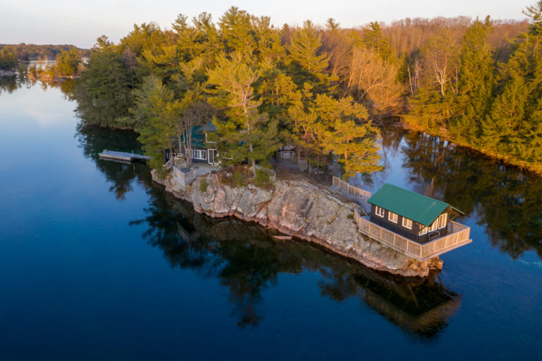A Cozy Cottage in the Heart of Thousand Islands