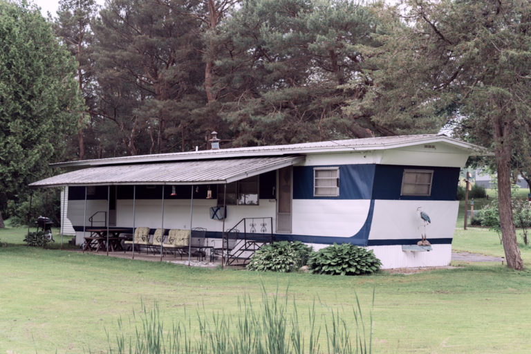 Nostalgic Mobile Home in a Tranquil Forest Setting