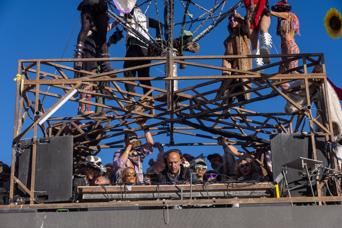 Lee Burridge Robot Heart Sunrise Set