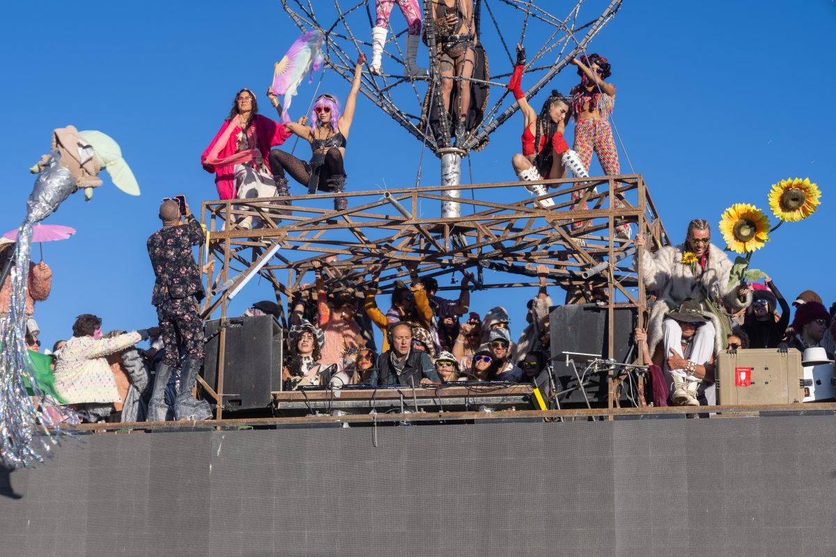 Lee Burridge Robot Heart Sunrise Set