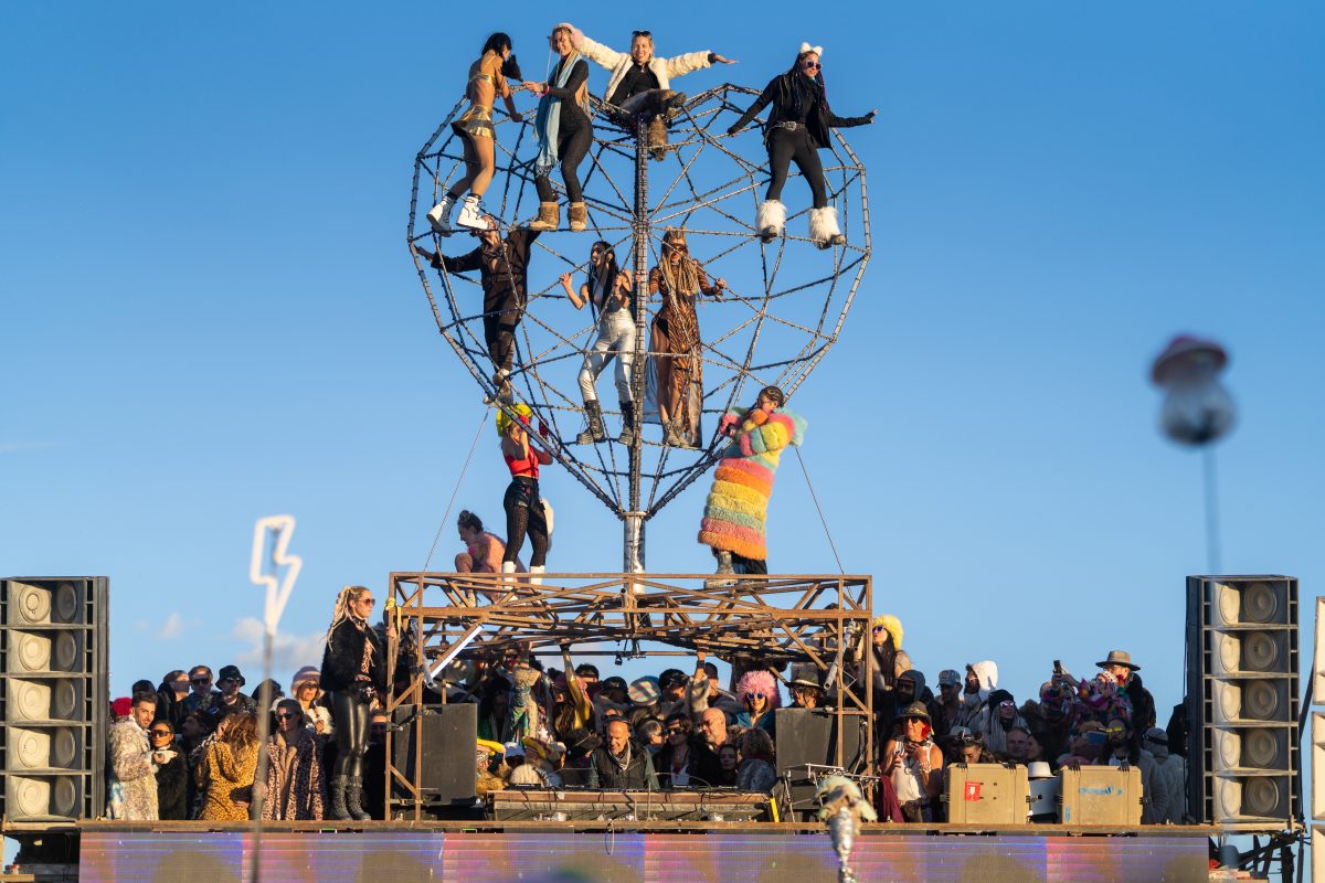 Lee Burridge Robot Heart Sunrise Set