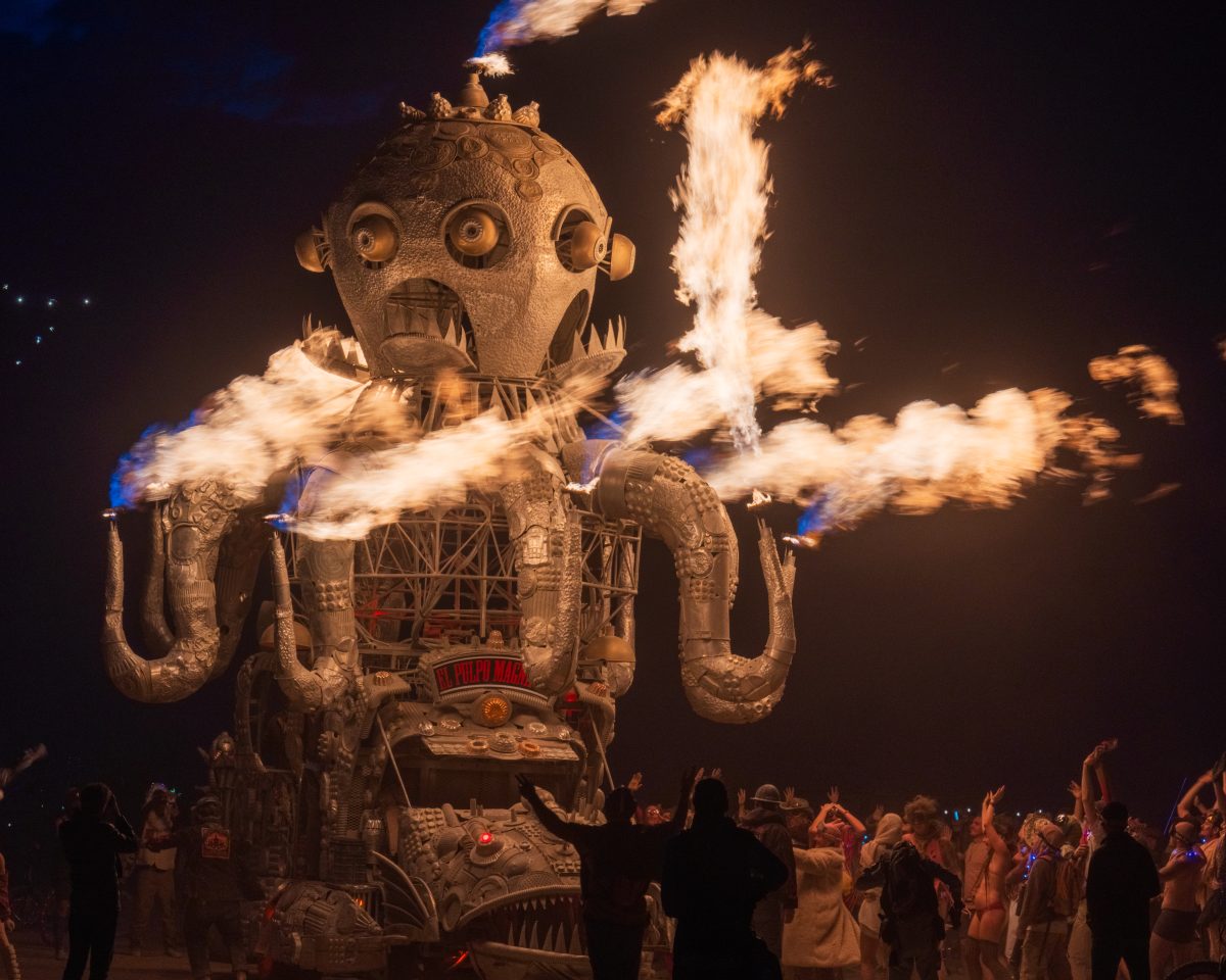 El Pulpo Magnifico Mutant Vehicle Flames in the Wind